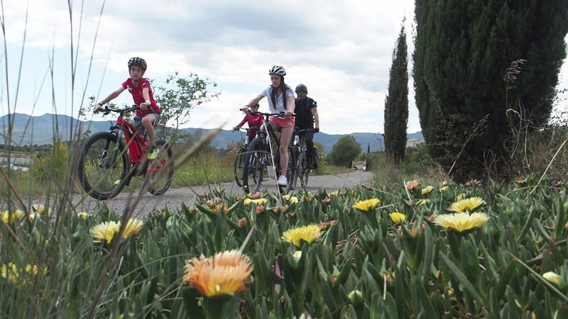 foto familia en bici