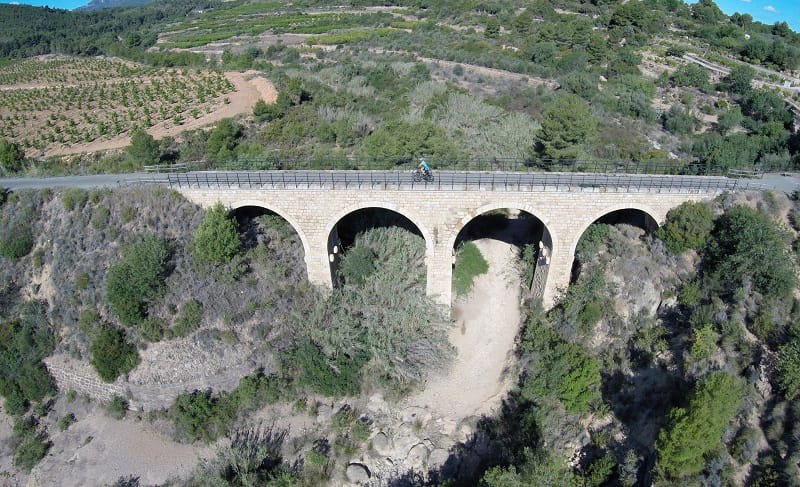 imagen de un puente desde las alturas